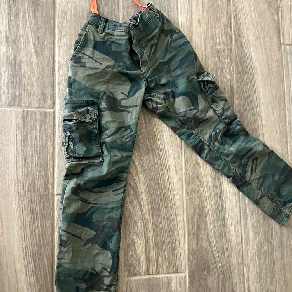 Vintage adjustable parachute camo pants